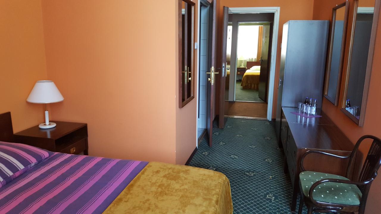 Hotel Restauracja Pustelnik Wisla Mala Exteriör bild